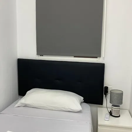 Singol In Shared In Cristianos Playa Vistas ホームステイ *