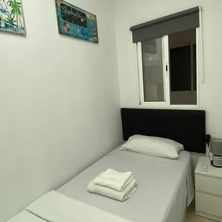 Homestay Singol In Shared In Cristianos Playa Vistas *